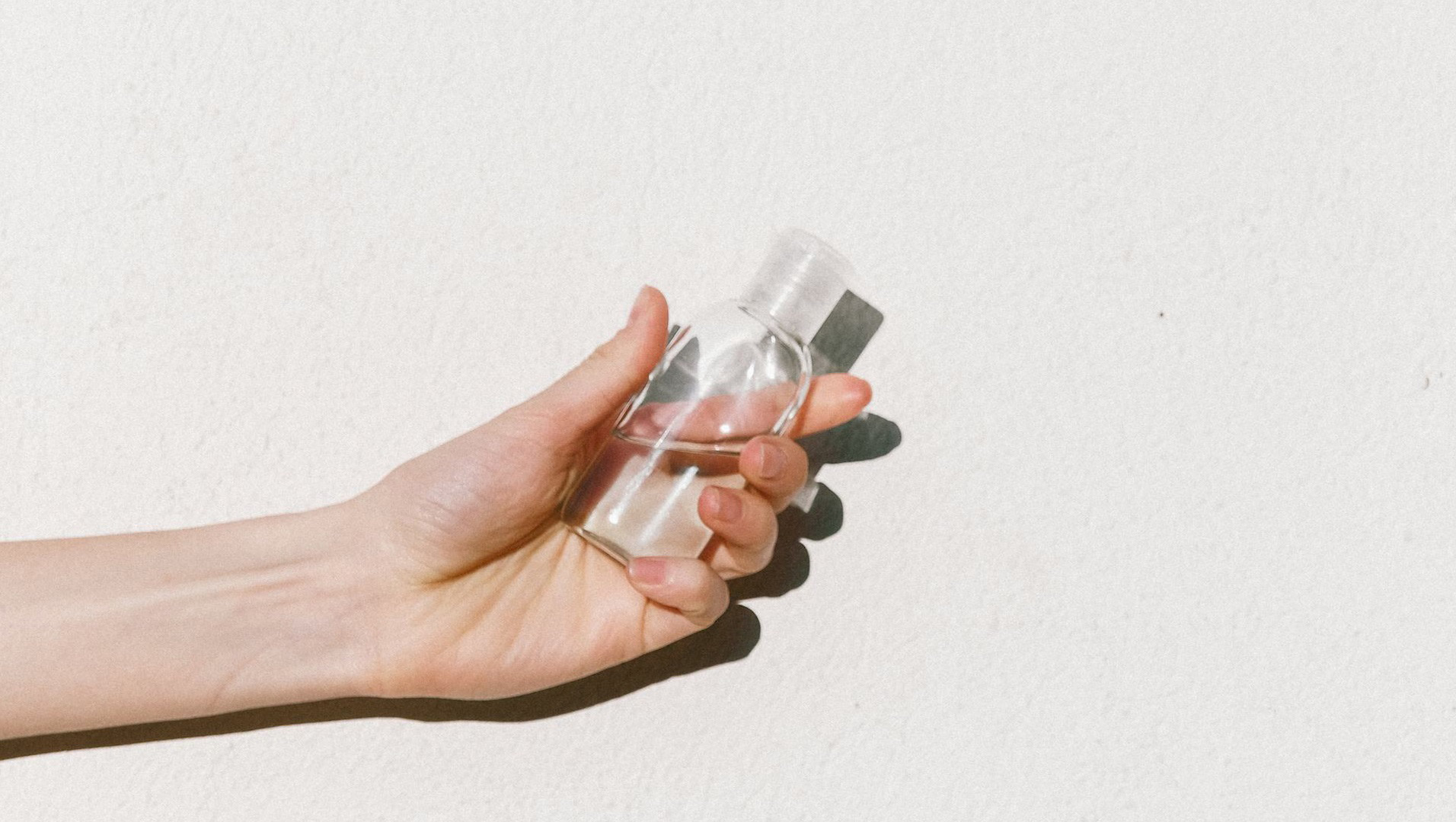 ANNAZOE 極簡保養哲學 - 真正的保養是校準而非覆蓋 - 每日療癒儀式